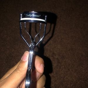 Eyelash curler